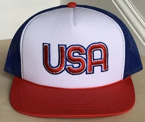 Vintage USA Trucker Style Mütze Snapback gesticktes Logo rot weiß blau Mesh neu aus altem Lagerbestand - Bild 1 von 7