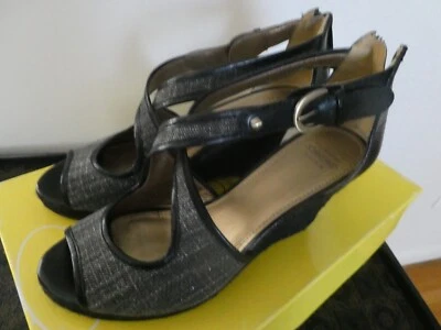Sandalia de cuña de cuero superior de tela Circa Joan & David negra/gris talla 7 1/2 M Foto 1 de 4