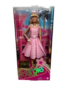 Barbie the Movie - Barbie Dressed in Pink Plaid Dress #12129 NRFB Mattel - Bild 1 von 7