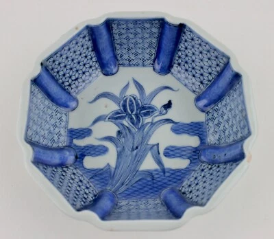 Одна японская чаша 19-го века Arita сине-белая Iris Qian или Ken mark с лопастями 7 дюймов x 2,75 - Изображение 1 из 4
