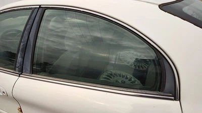 Mercury Sable 1996-2005 conductor ventana trasera izquierda puerta vidrio parte trasera OEM Foto 1 de 2