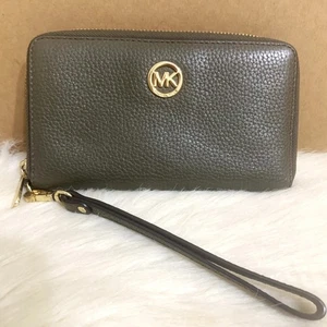MICHAEL KORS Olive Green Pebbled Leather Zip Around 7" Wristlet Phone Wallet - Picture 1 of 17