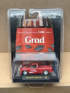 Chevrolet C1500 SS 454 1992 2025 M2 Machines Coke - A58 - MIP - escala 1/64 - Imagen 1 de 2