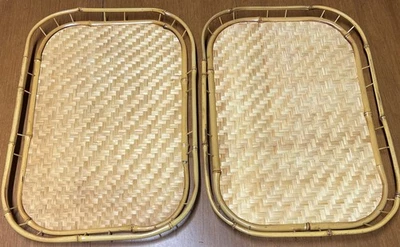 Bandeja de servir de madera de ratán tejida de colección barra de mimbre 19x13 MCM Boho parte posterior de madera maciza / 2 Foto 1 de 4