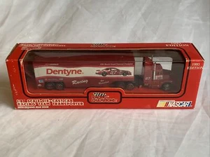 1993 Racing Champions Joe Nemechek Dentyne Racing Team Transporter 1:87 NASCAR - Picture 1 of 10