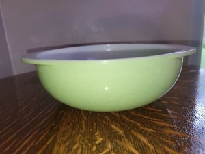 Vintage Pyrex Limettengrün 2 Quart Runde Kasserolle Backform 024 Retro Farbe Gepflegt! - Bild 1 von 14