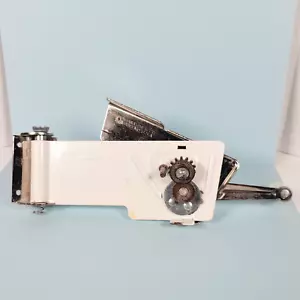 Abridor de latas de pared Swing-A-Way blanco 507 MCM vintage montaje completo impulsado por engranajes - Imagen 1 de 12
