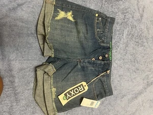 Roxy Denim Boyfriend Shorts Size 0 Brand New Includes A Roxy Ecobag - Picture 1 of 8