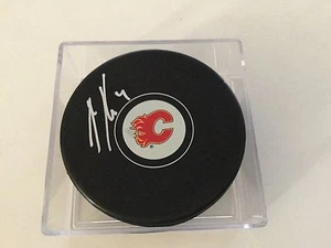 Disco de hockey Calgary Flames firmado por Kris Russell autografiado b - Imagen 1 de 1