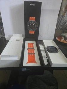 Samsung - Galaxy Watch Ultra Smartwatch 47mm LTE - Titanium Gray - Zdjęcie 1 z 5