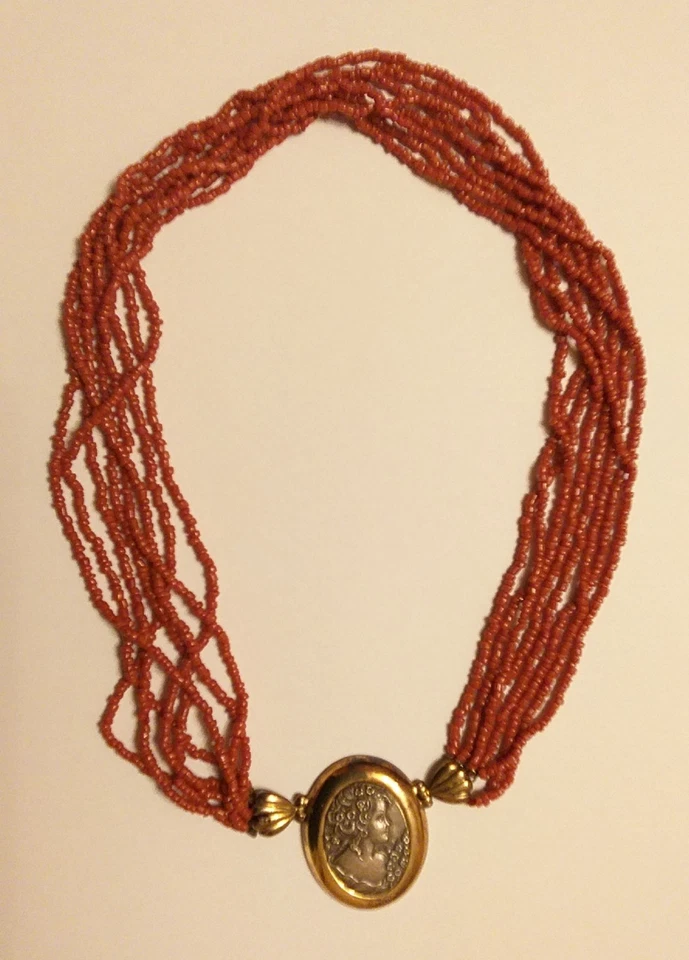 COLLANA D'EPOCA CORALLO ROSSO MULTIFILO E CHIUSURA CAMMEO IN ARGENTO - Immagine 1 di 2