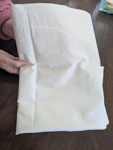 1 Yd/44" 100% Baumwolle "WEISS auf WEISS" Calico mit sm weißem Blumendruck, NEU BTY - Bild 1 von 8