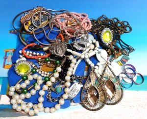 Schmuck Vintage/Modern Konvolut Handarbeit und tragbar Mix - ein volles Pfund oder mehr - Bild 1 von 12