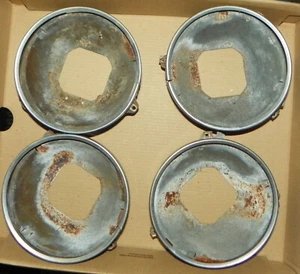 67 68 69 70 71 72 IMPALA CHEVELLE GTO CUTLASS ORIGINAL HEADLIGHT BUCKETS & RINGS - Picture 1 of 4