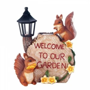 DECORACIÓN DEL PATIO DEL JARDÍN BIENVENIDO A NUESTRA ESTATUA DEL JARDÍN SOLAR ARDILLA DEL JARDÍN - Imagen 1 de 9