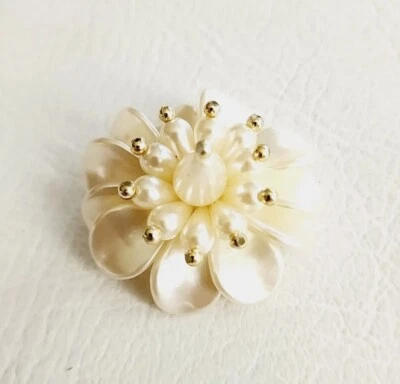 Broche prendedor de boda vintage de perlas de imitación tono dorado Foto 1 de 4