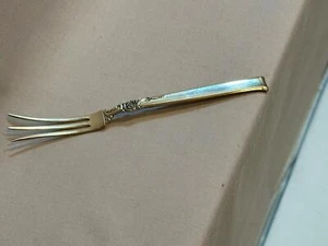 Oneida Heirloom Olive Fork Silver Rose Pattern  - Bild 1 von 2