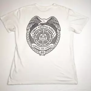 Camiseta De Colección - Obedecer Propaganda Sirviendo a las Calles Insignia XL - Shepard Fairey - Imagen 1 de 4