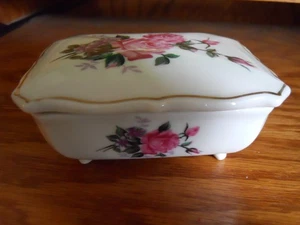 Caja de baratijas vintage japonesa rosa pintada a mano de porcelana blanca con patas adorno dorado - Imagen 1 de 4
