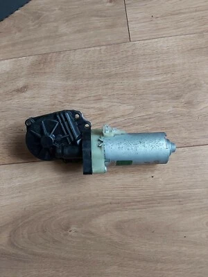 Motor de assento dianteiro VOLVO S40 V50 S60 V70 S80 XC70 XC90 AJUSTE 0130002528  - Imagem 1 de 4