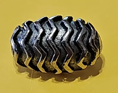 Vintage Set of 25 Oval Zig Zag Silver-tone Metal Shank Buttons 3/4 x 3/8 - Image 1 of 3