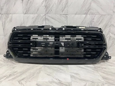 Dodge Ram 1500 2019-2023 montaje de rejilla OEM PARRILLA CENTRAL DELANTERA SUPERIOR 68366528A Foto 1 de 4