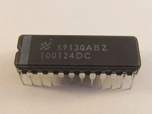 2 Stück/pcs - 100124DC NSC ECL-Logic CERDIP24 - TTL to ECL Translator - Picture 1 of 2