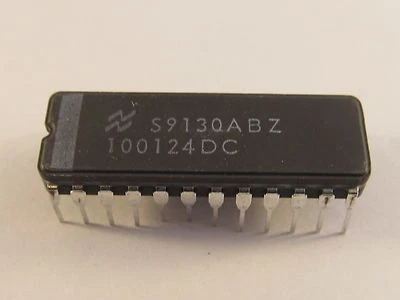 2 Stück/pcs - 100124DC NSC ECL-Logic CERDIP24 - TTL to ECL Translator - Image 1 of 2