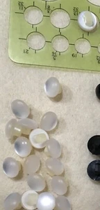 Streamline #52013, Round Shank Buttons 18L Red/Black; or Pearlize White 16L 1/2" - Picture 1 of 7