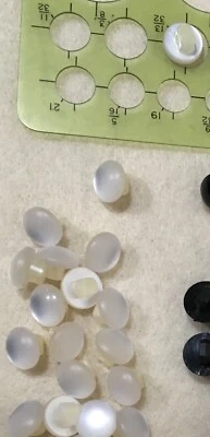 Streamline #52013, Round Shank Buttons 18L Red/Black; or Pearlize White 16L 1/2" - Image 1 of 2