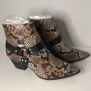 Qupid Mystique hellbraun Schlange PU Stiefel Booties US 7,5 Mode Motorrad Schnalle neu! - Bild 1 von 10