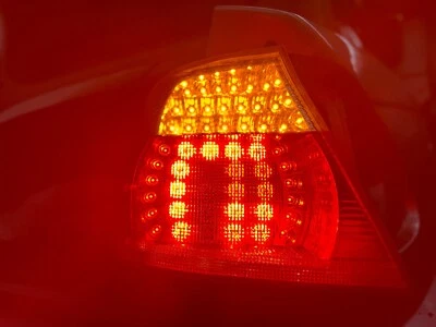 Faro Posteriore Sinistro LED Per BMW 3 Serie E46 Cabrio Difettoso - Immagine 1 di 4