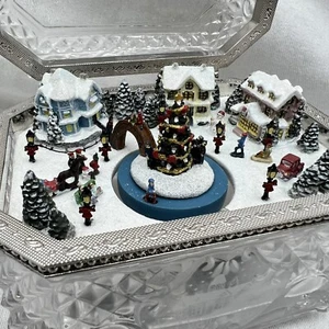 Thomas Kinkade Holiday Reflections Vintage Windup Christmas Crystal Music Box - Picture 1 of 19