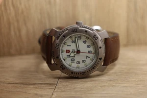 Vin Mens Swiss Army Swiss Calendar Watch Brown Leather New Batt Rotating Bezel - Picture 1 of 6