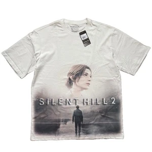 T-shirt unisex oversize Silent Hill 2 Geeknet Cover Art taglia L nuova ufficiale - Foto 1 di 7