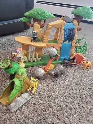 Disney Lion Guard Defend The Pride Lands Playset + Other Playsets 15+ Pieces LOT - Image 1 of 4