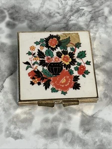 Pastillero Vintage Forma Cuadrada 2.25" X 2.25" Flores Tono Dorado #2 - Imagen 1 de 7