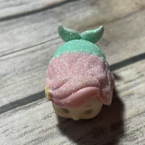 Disney Tsum Tsum Medium Figura in Vinile Pastello Svolazzante Ariel La Sirenetta - Foto 1 di 4
