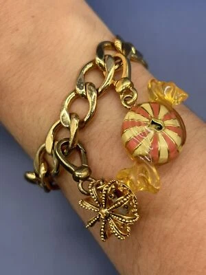 Pulsera Juicy Couture J Logo Corazón Tono Dorado Corona y Caramelo Dijes Cierre Palanca Foto 1 de 4