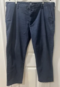 IZOD Hose Herren 40x30 blau Freizeit Baumwolle Stretch Chino gerade flache Vorderseite - Bild 1 von 5