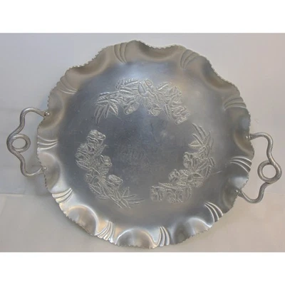 Bandeja para servir vintage de aluminio festoneado 15" asas redondas de rosas Foto 1 de 4