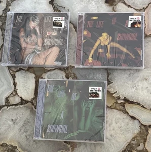 Taylor Swift TARGET 🎯 EXCLUSIVE BUNDLE 💎 The Life Of A Showgirl CD Set IN HAND - Foto 1 di 13