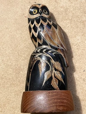 Chouette sculptée en corne - Hauteur 12,5 cm - Très bon état - Photo 1/4