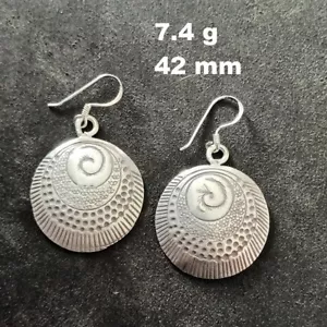 FINE SILVER EARRINGS VINTAGE CRAFT DANGLE ARTISAN 7g EMBOSSED ROUND #E027 - Picture 1 of 5