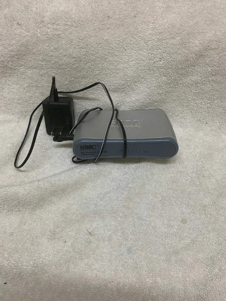 SMC Networks EZ Switch SMCFS5 5-Port 10/100 Ethernet Switch - Image 1 of 1