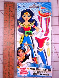 Wonder Woman Papierpuppe Stylist Set wiederverwendbare Klammern DC Super Hero Girls NEU - Bild 1 von 3