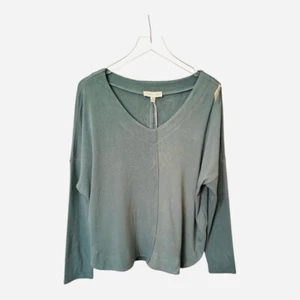 NWT Women's SHE + SKY V-neck Oversized Sweater Size M Sage Green Long Sleeve - Picture 1 of 7