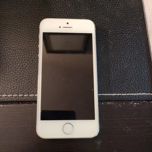 Apple iPhone 5s 4G LTE A1533 16GB  Silver Unlocked Smartphone  - Photo 1 sur 6
