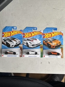 Lote de 3 coches Hot Wheels Lamborghini Huracán (blanco y naranja) y Sesto Elemento - Imagen 1 de 10