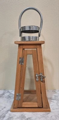 Linterna de madera hecha a mano - decoración rústica de granja Foto 1 de 4